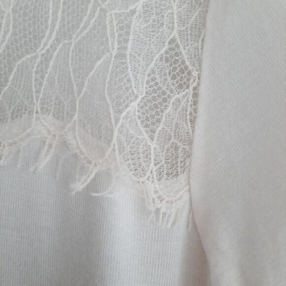 CLUB MONACO Shoulder Lace Applique V-Neck Tee White Sz M Flawed - Picture 9 of 12